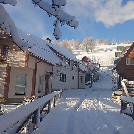 У Олега Hotel Verkhne-Studenyy Eksteriør billede
