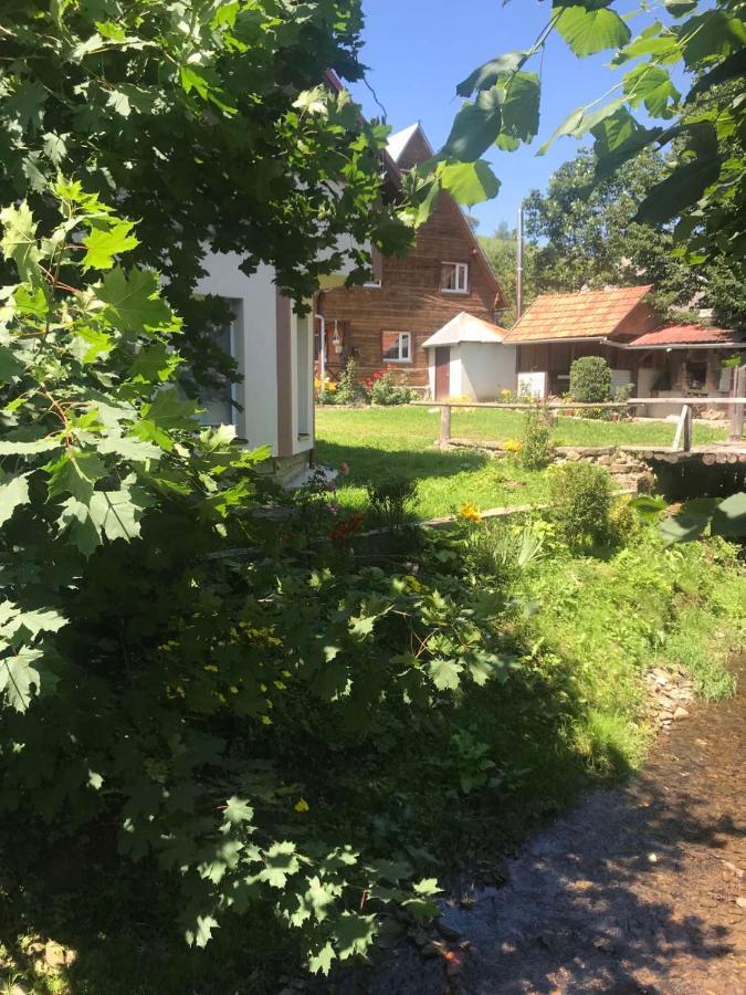 У Олега Hotel Verkhne-Studenyy Eksteriør billede
