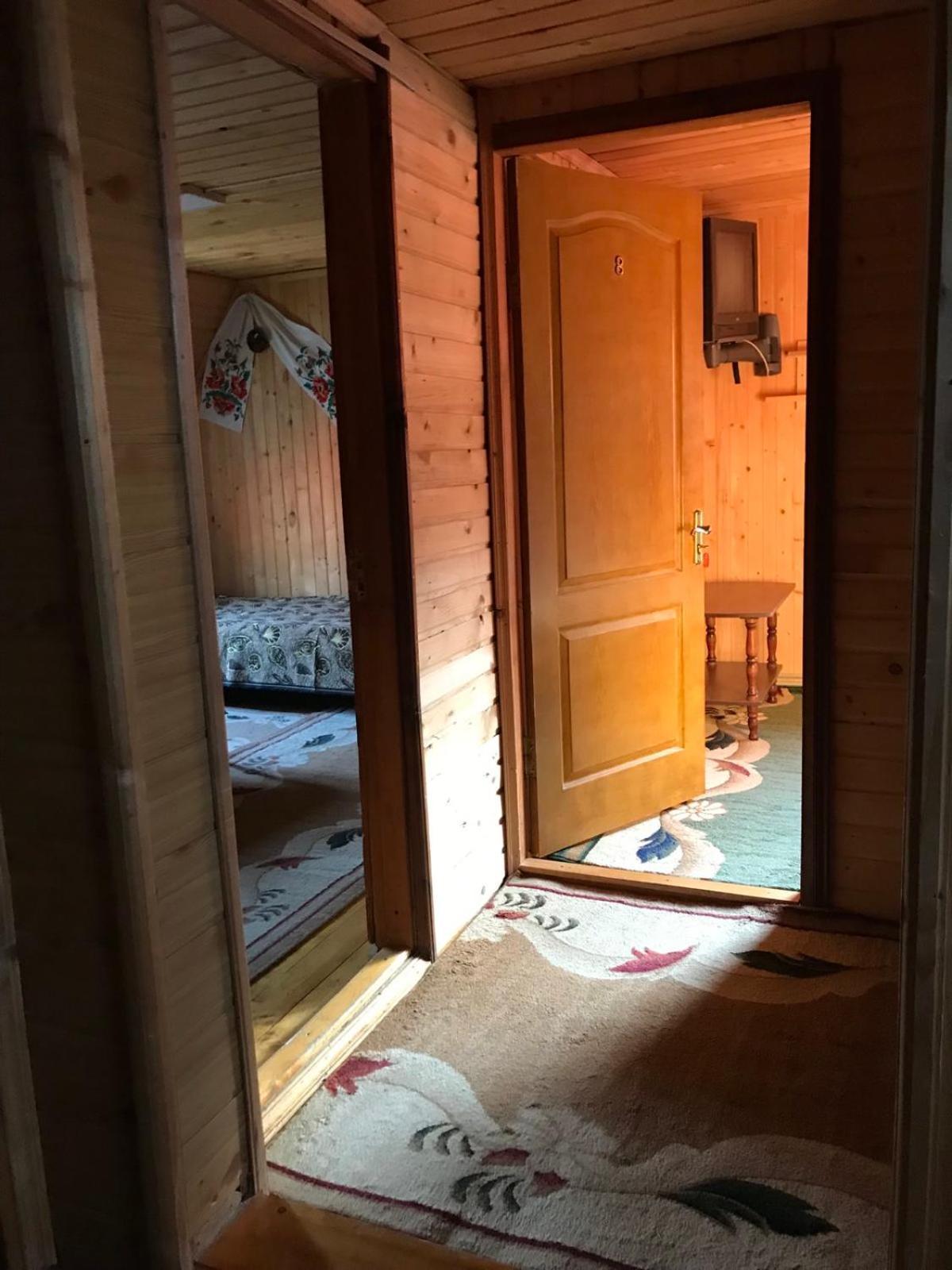 У Олега Hotel Verkhne-Studenyy Eksteriør billede