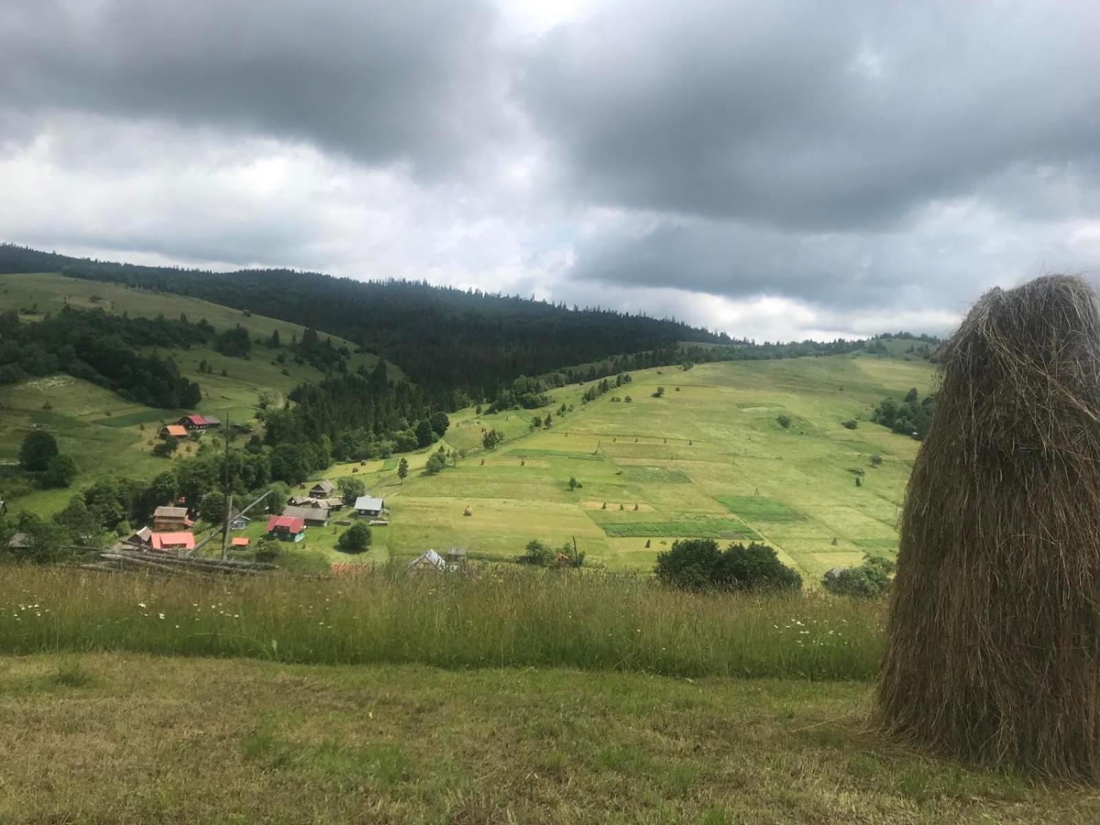 У Олега Hotel Verkhne-Studenyy Eksteriør billede