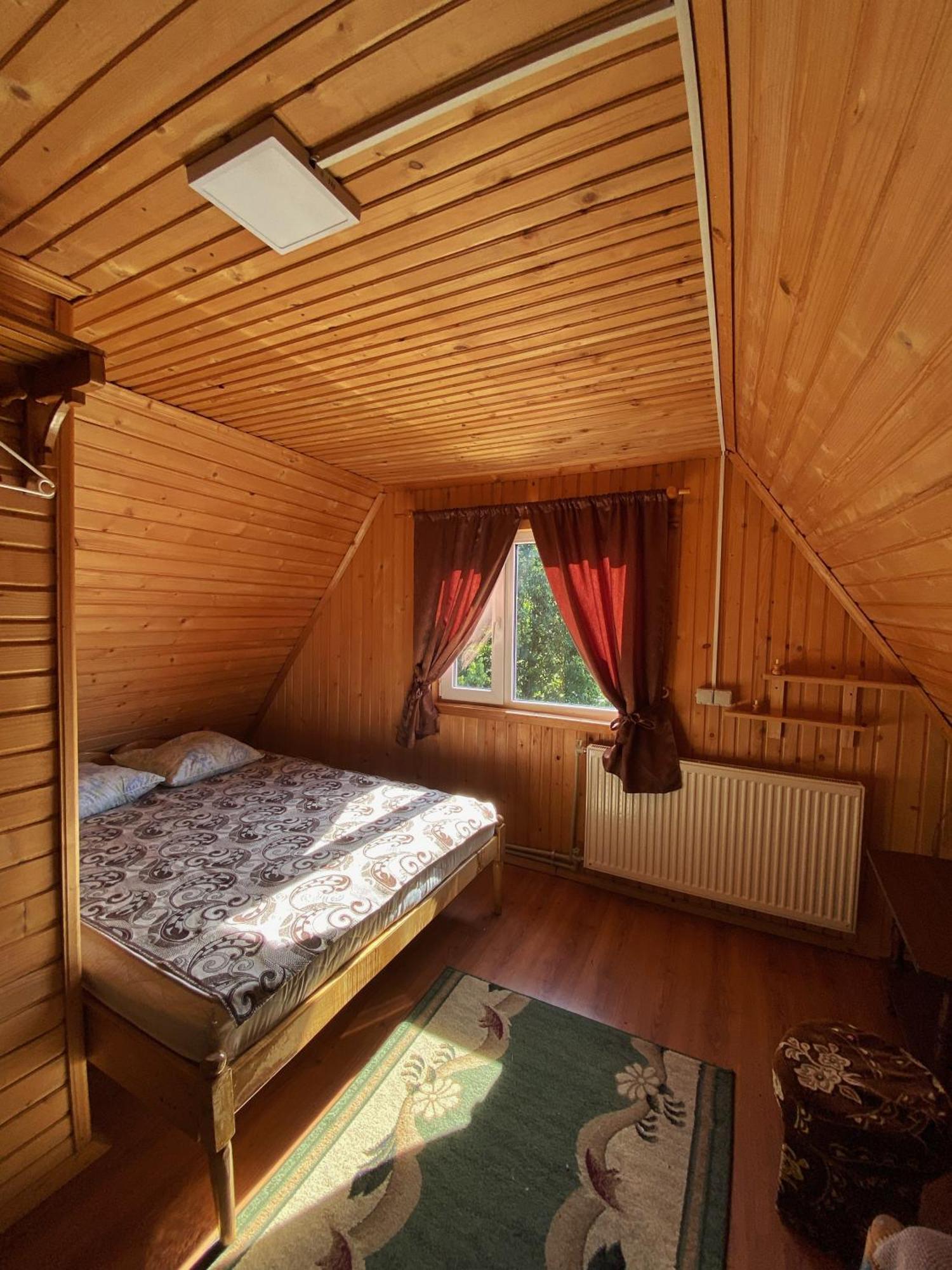 У Олега Hotel Verkhne-Studenyy Eksteriør billede