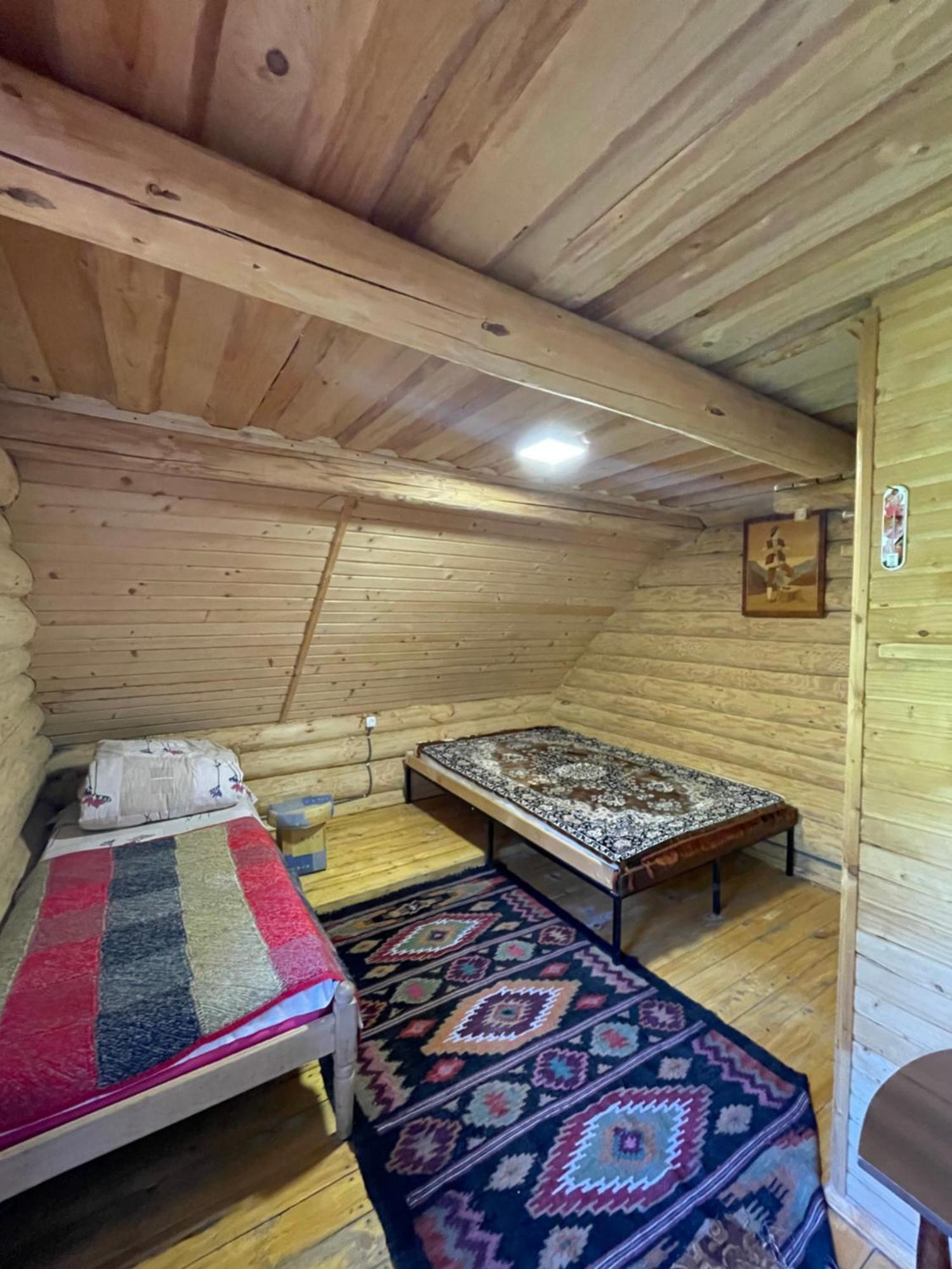 У Олега Hotel Verkhne-Studenyy Eksteriør billede